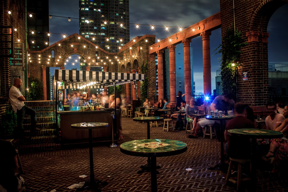 image vacaciones en casa e0ac22bf950416882659bd1b5f98f3363d9cd7ce 12x best rooftop bars of nycs manhattan 10 1200